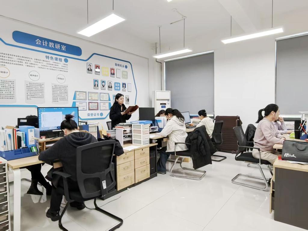 智能会计学院开展业务学习暨教...