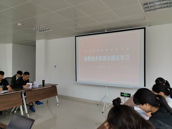 说明: C:\Users\Administrator\Desktop\0de51bca581ff1be70fa97e1046936f.jpg