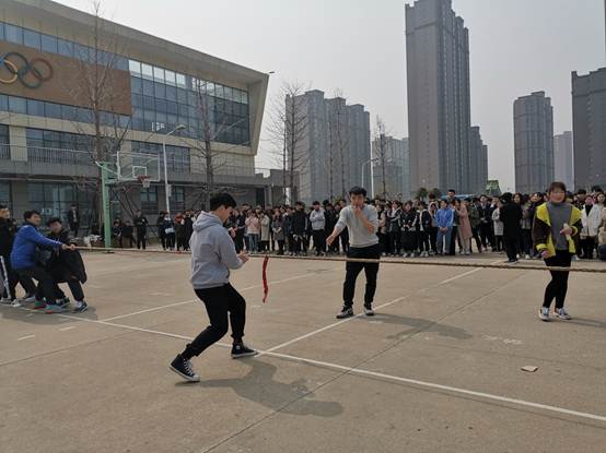 说明: E:\电脑文件2\2019年03月桌面\2019年上 学生活动方案\趣味运动会\照片视频\照片\8c5b427848988ea4813e581038d4aca.jpg