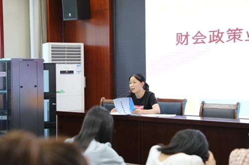 http://www.zzcsjr.edu.cn/__local/B/DF/A9/C2A22CB4B19785BE8FD4BC0B3E6_320748D1_DE41.jpg